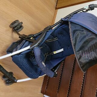 アップリカ マジカルエアー プラス レインカバー付きの画像