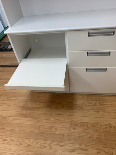 【リサイクルサービス八光　田上店　配達・設置OK】エナメルホワイト　大型食器棚　２口コンセント付