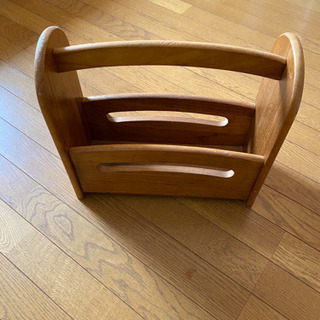 中古品　マガジンラック　