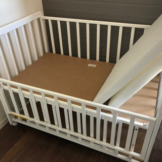 ベビーベッド　ホワイトの画像