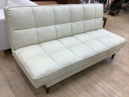 ゆったりくつろげるサイズの合皮ソファーベッドです！