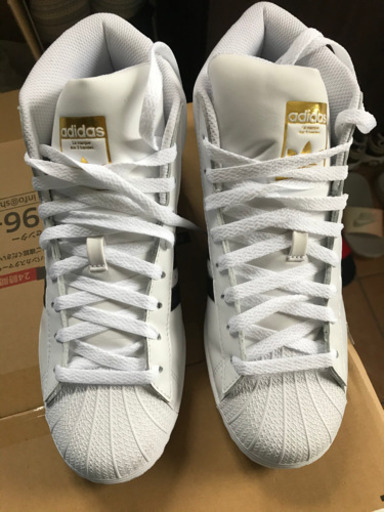 アディダス