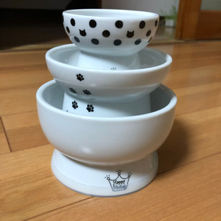 ネコ用食器３点セット（取り引き中。受付一旦終了します。）の画像