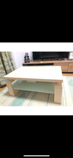 LOWYAで購入したテーブル。美品です。