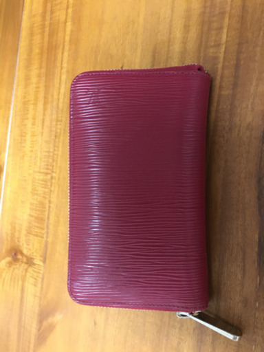 LOUIS VUITTON  ルイヴィトン　ラウンドファスナー　エピ　カーマイン  
