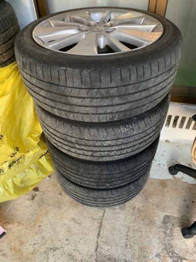 ２００系クラウンハイブリッド純正ホイール・タイヤ