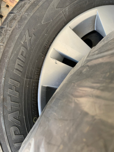 日産セレナ　タイヤ