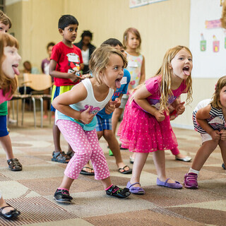 小学生のための英語の学童、アートクラブを開催中！の画像