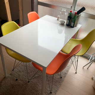 4人掛けダイニングテーブル。の画像