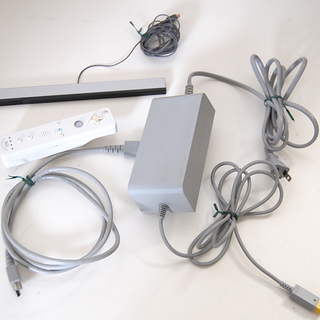ジャンク扱い WiiU 本体 8GB ゲームパッド難あり リモコン+センサーバー付属 ベーシックセット 任天堂 ☆ 札幌市 清田区 平岡の画像