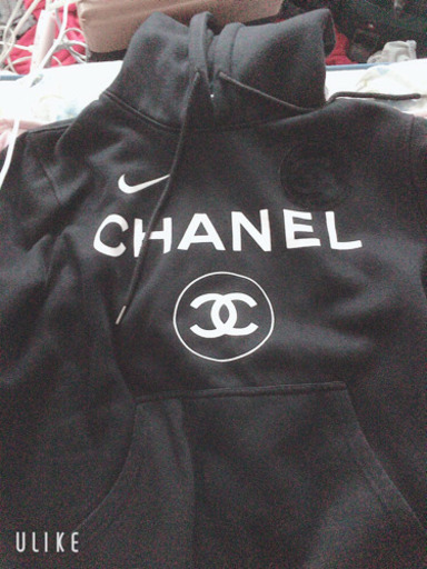 NIKEとCHANELのコラボパーカー