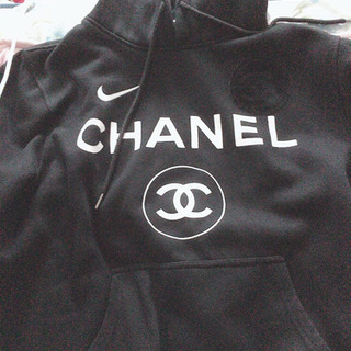 NIKEとCHANELのコラボパーカー