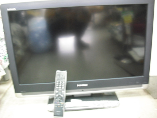 短期使用格安中古　デジタル液晶テレビ・３２インチ、ＴＯＳＨＩＢＡ　３２Ａ－９００Ｓ、リモコン・カード・アンテナコード付き、リモコンあり、　１０年、使用感少。レンタル使用品につき実稼働は、短期２～３年中古格安販売