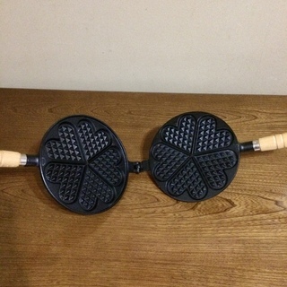 鉄製ワッフルメーカー　アウトドアに