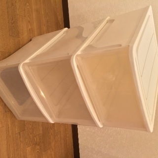 衣装ケース　深め2つ　浅め1つ　