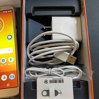 【取引終了】SIMフリースマートフォン motorola moto e5 ファインゴールドの画像