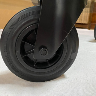 Cassina CON RUOTE ガラスローテーブルの画像