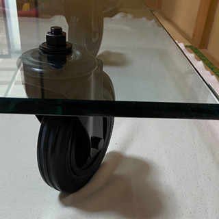 Cassina CON RUOTE ガラスローテーブルの画像