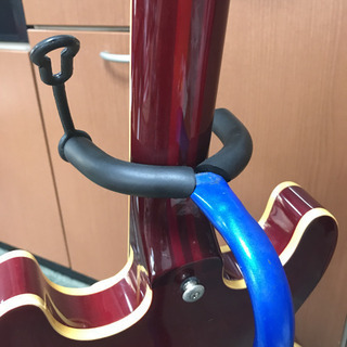 ベーシックなギタースタンドの画像