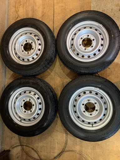 ダイナ純正ホイール 15×5J 6穴 タイヤ　ブリジストン　RD-613  195 / 70 R15　４本　ハブ径　１０６ｍｍ　発送サイズ　ヤマト便100kgサイズ　②