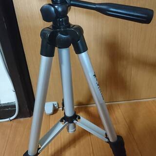 決まりました　水平器付き　カメラ・ビデオカメラ　軽量アルミ三脚　収納袋付きの画像