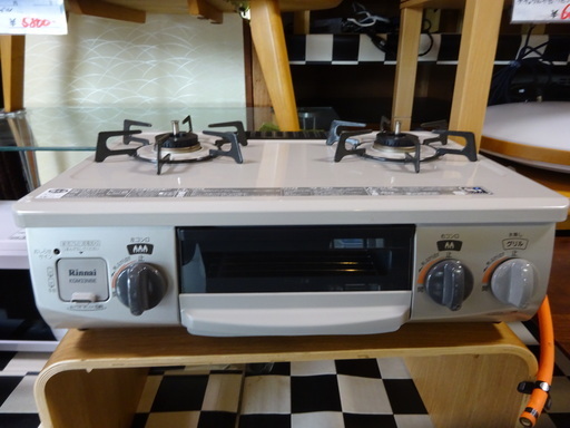 【リサイクルショップ八光 安心の3か月保証 配達・設置Ok】　リンナイ コンパクトガステーブル 水無し片面焼 LP用 左強火 クリームベージュ KGM33NBEL LP　2018年製