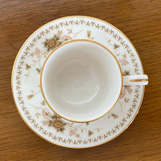 NORITAKE  落ち着きのある大人花柄のデミカップ＆ソーサー の画像