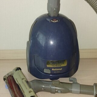 古い掃除機　