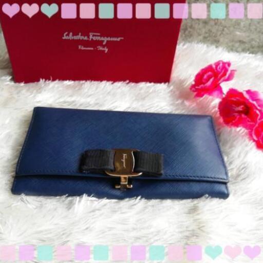 【超美品♡】サルヴァトーレフェラガモ2つ折財布　リボン　ヴァラ　ネイビー