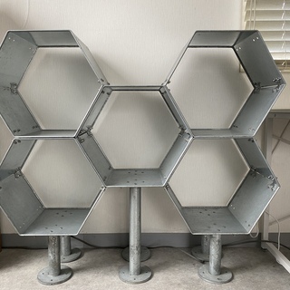 現地引取可能な方限定！おしゃれ六角形棚の画像