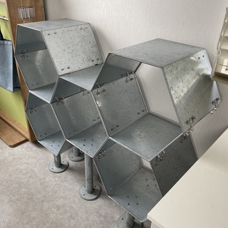 現地引取可能な方限定！おしゃれ六角形棚の画像