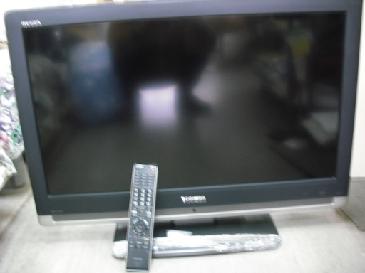 短期使用格安中古　デジタル液晶テレビ・３２インチ、ＴＯＳＨＩＢＡ　３２Ａ－９００Ｓ、リモコン・カード・アンテナコード付き、　２０１０年、使用感少・中古格安販売　。