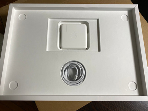 (お値下です)アップル ＭａｃＢｏｏｋＰｒｏ１６インチ  ＭＶＶＭ２ＪＡシルバー