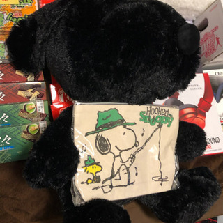SNOOPYの大きなぬいぐるみとランチバッグ