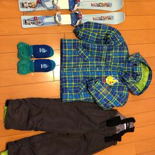 【美品】ボーイズ　スキーウェア⚫︎手袋⚫︎プラスチックスキーセットの画像