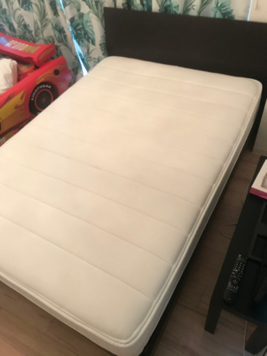 美品ダブルベッドマットレス付
