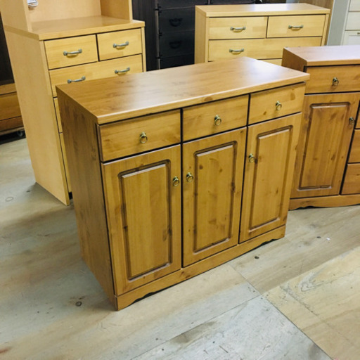 新品前板に天然木パイン材を使用したリビングボード。1本限定。キッチンカウンター　カントリー　ブラウン　収納　ラック　棚