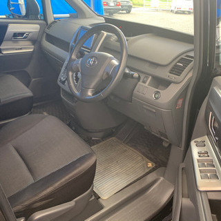 審査なし自社ローンの車屋　70ヴォクシー　最上級グレードZS煌II プッシュスタート　両側電動スライド　修復歴なし　車検2年付　平成21年式　走行12万キロ　HDDナビ　DVD バックカメラ　ETC  女性でも楽々三列目ワンタッチ跳ね上げ　スマートキー　HIDライト　の画像