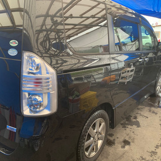 審査なし自社ローンの車屋　70ヴォクシー　最上級グレードZS煌II プッシュスタート　両側電動スライド　修復歴なし　車検2年付　平成21年式　走行12万キロ　HDDナビ　DVD バックカメラ　ETC  女性でも楽々三列目ワンタッチ跳ね上げ　スマートキー　HIDライト　の画像