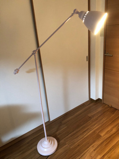 IKEA フロアライト 廃盤品 かわいいピンクです。