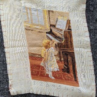ヨーロッパ式刺繍絵タペストリー:  At the  ヨーロッパ式刺繍絵タペストリー: The Little Pianist