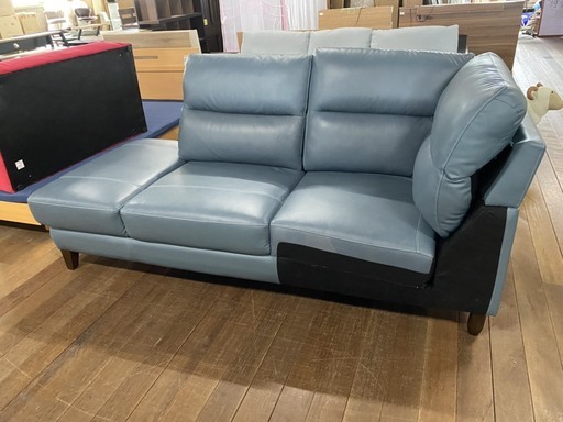 値下げ！本革！カウチソファーのセット外れ！新品です。ブルーグレー色！通常実売価格18万円する商品です！