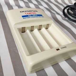 OLYMPUS BU-40SNH ニッケル水素 単３電池 充電器(BU-100)の画像