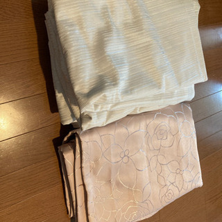 ニトリのカーテン（ピンク色）