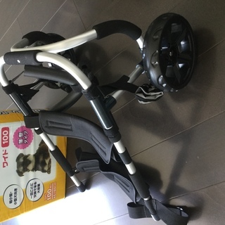 新品　未使用　中型犬用　犬用車椅子.その他犬用グッズをおつけします
