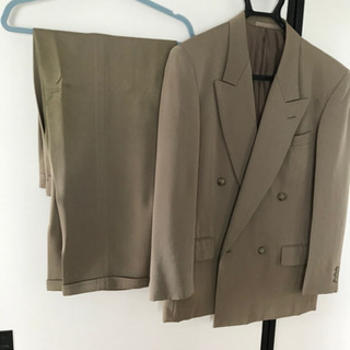 値下げ  JUN Wスーツ　カーキ色の画像