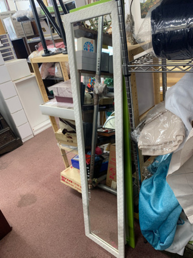 白の型押し柄の姿見