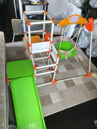 室内ジャングルジム　鉄棒