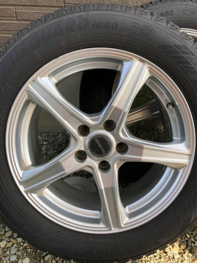 17インチアルミホイール、タイヤ付き