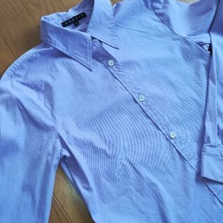 セオリーのパープルシャツの画像